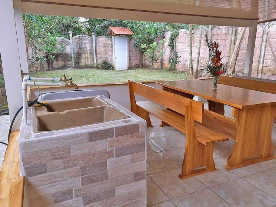 Tropical Bee Garden Holiday Houses Savegre Екстериор снимка